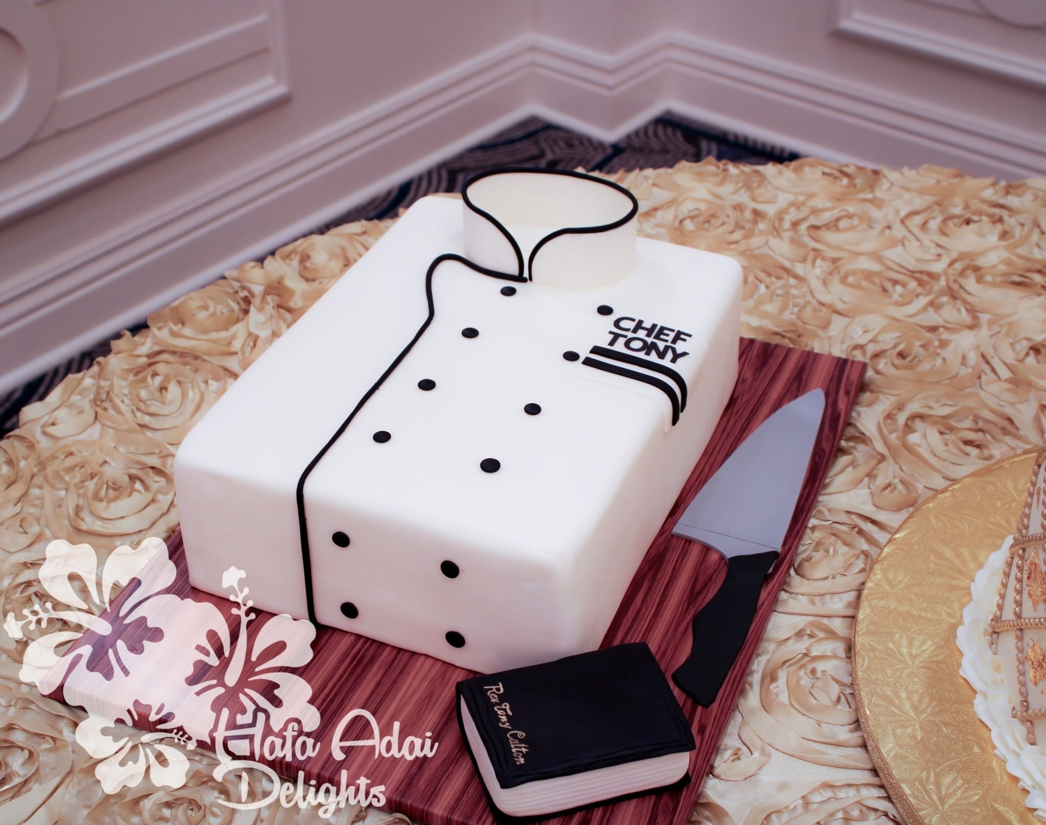 Pearl & Gold — Wedding cake by Hafa Adai Delights